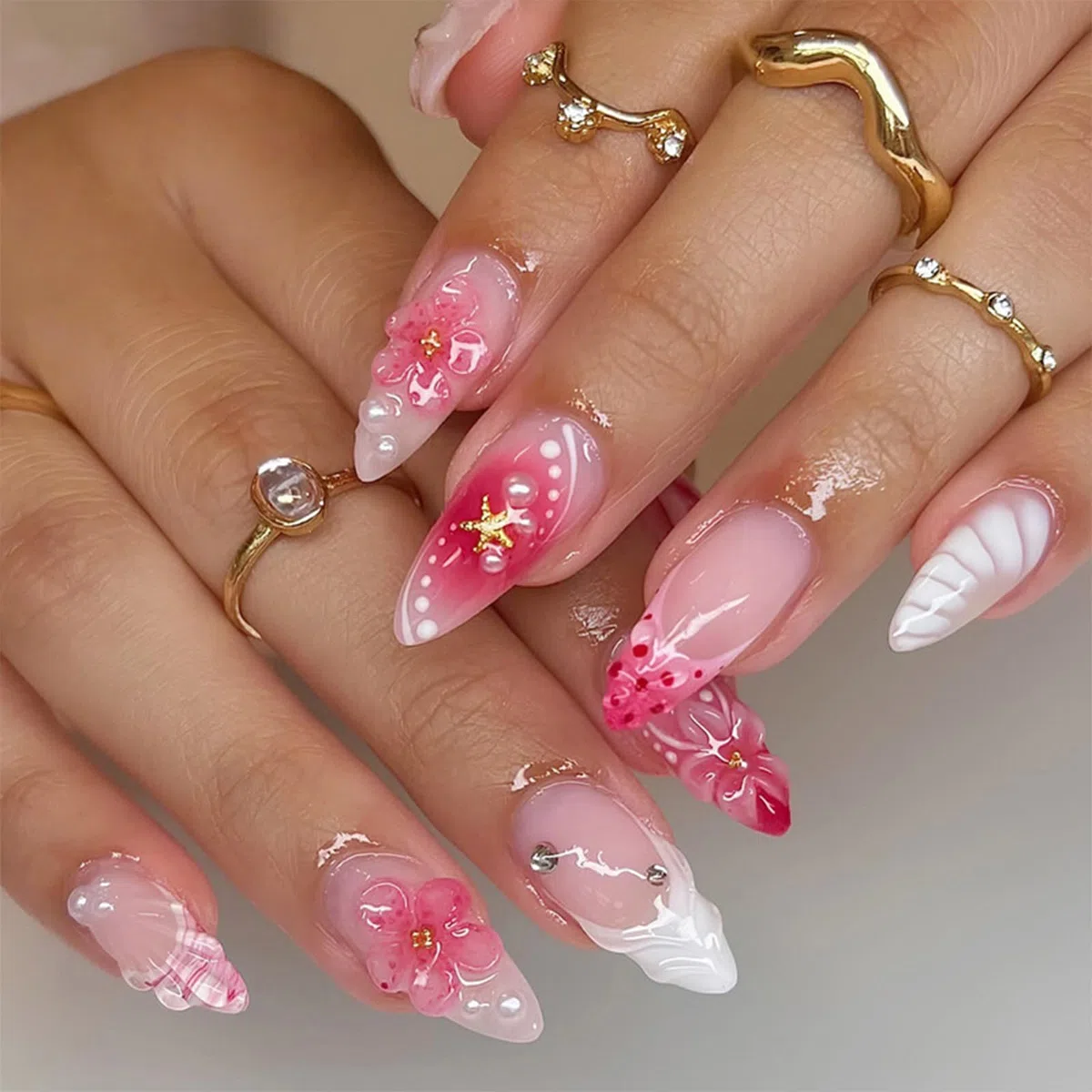30 pezzi 3D Ocean Press on Nails, Mandorla Estate Rosa Conchiglia & Stelle Marine Unghie Artificiali Perline Unghie Finte con Goffratura 3D Inclusi cuscinetti adesivi e lima per unghie