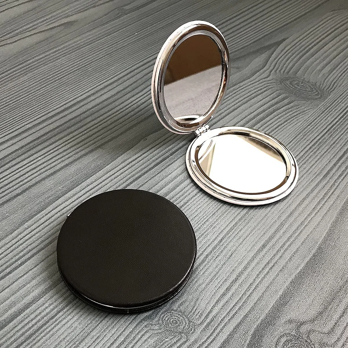 Zcooooool Specchio pieghevole rotondo 6,7 CM,per il trucco Specchio per il trucco professionale bifacciale(un lato ingrandito,l'altro normale) Specchio con superficie in Pu