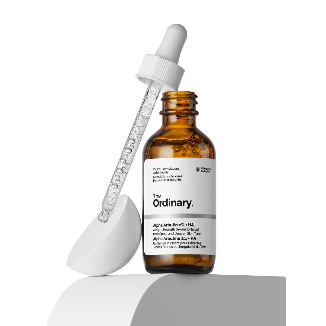 The Ordinary Alpha Arbutin 2% + HA, Siero Alfa-Arbutina e Acido Ialuronico, Illumina la pelle e riduce le macchie della pelle