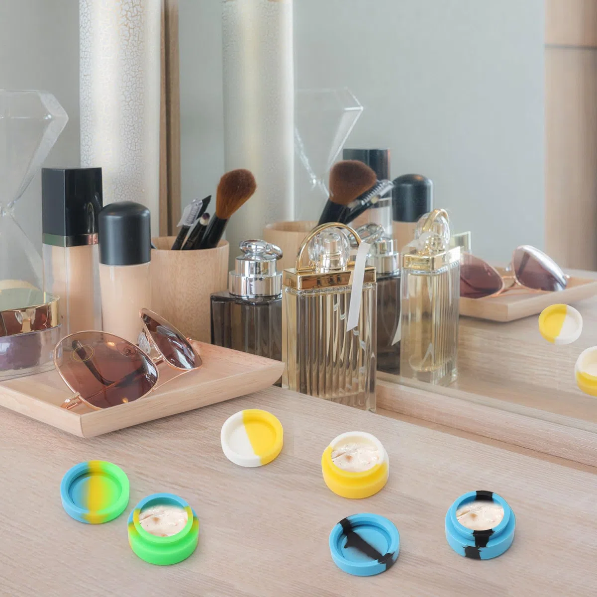 VOSSOT Contenitori Rotondi in Silicone da 5 ml con 15 Etichette - Mini Antiaderenti per Cera e Campioni Vuoti