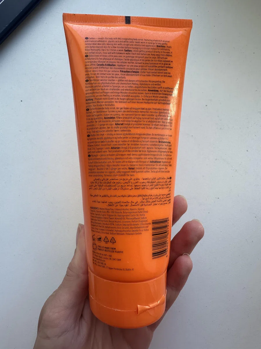 Nip + Fab Glycolic Fix Peeling Corpo –Cura del Corpo AHA con Acido Salicilico – Esfoliante per Cheratosi Pilare e Gambe a Fragola, per Pelle Liscia, 200 ml