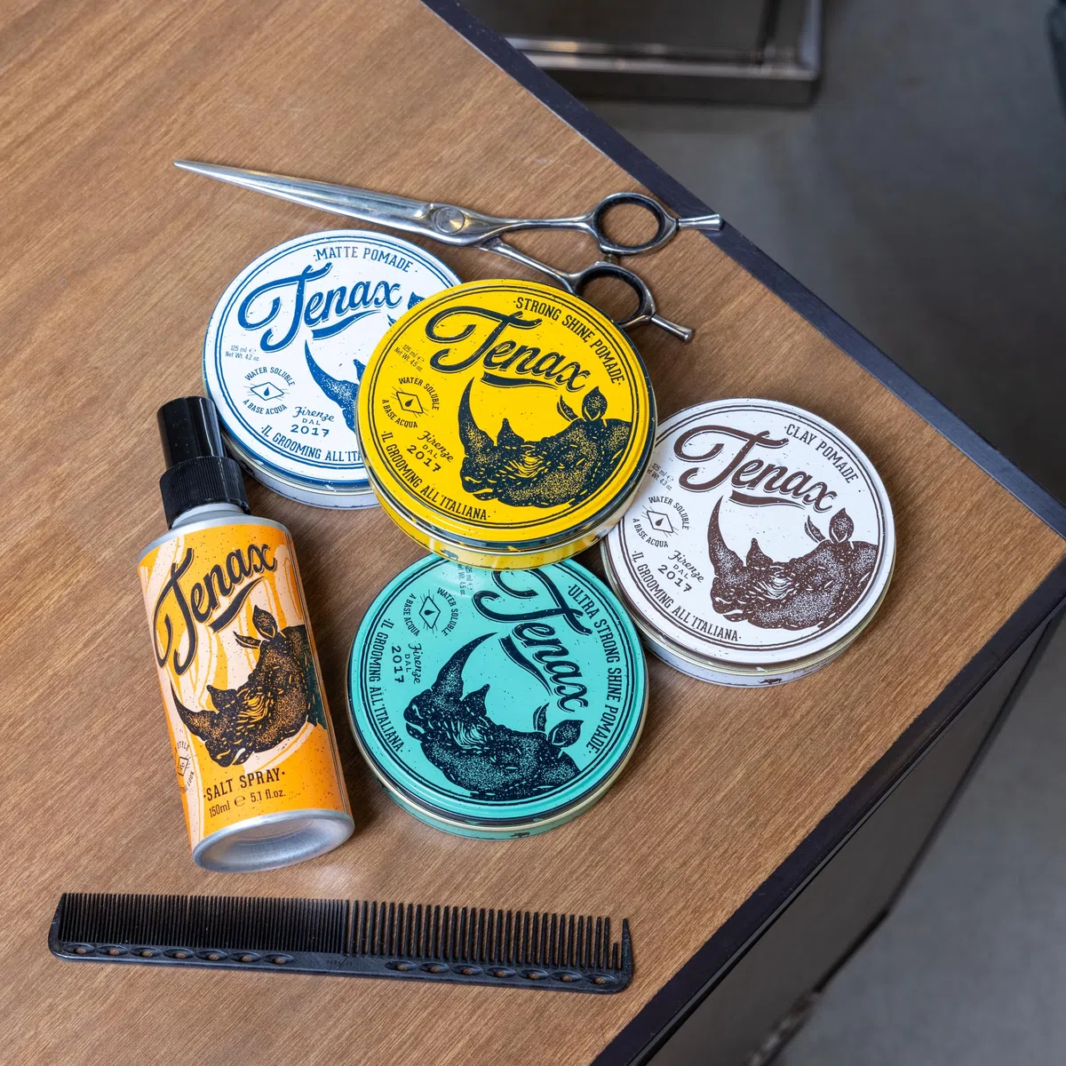 Tenax Strong Shine Pomade 125 ml, Cera capelli uomo con tenuta forte, Cera per capelli a base d'acqua da usare su capelli asciutti o umidi, Hair wax per un'acconciatura lucida e morbida