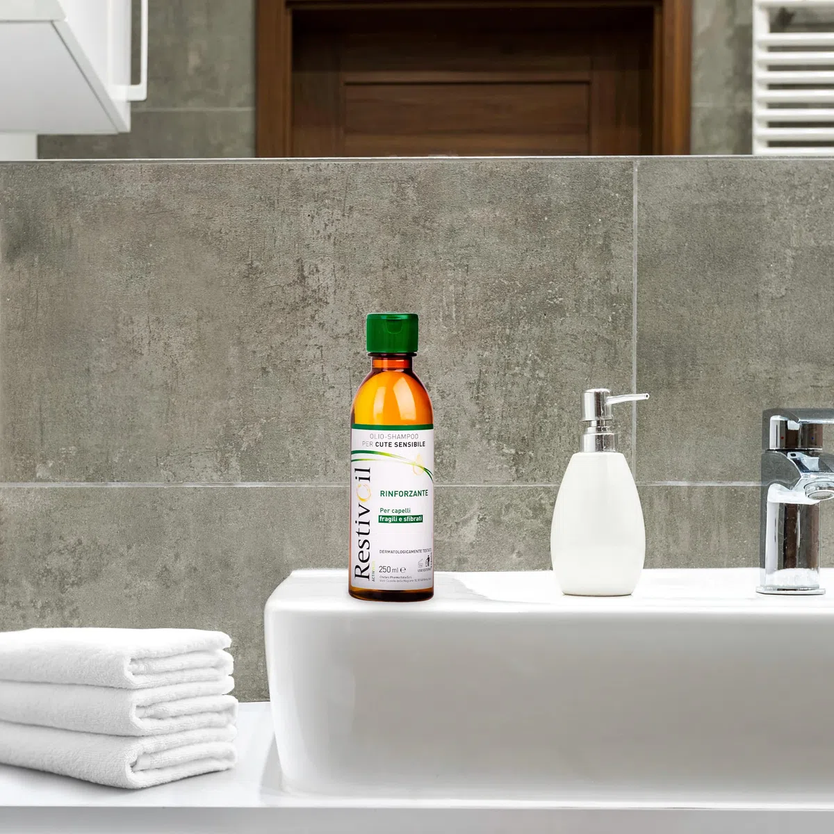 RestivOil Activplus Olio Shampoo rinforzante per capelli, fisiologico con azione ricostituente e riattivante, Senza Schiuma, per capelli fragili e sfibrati, 250 ml